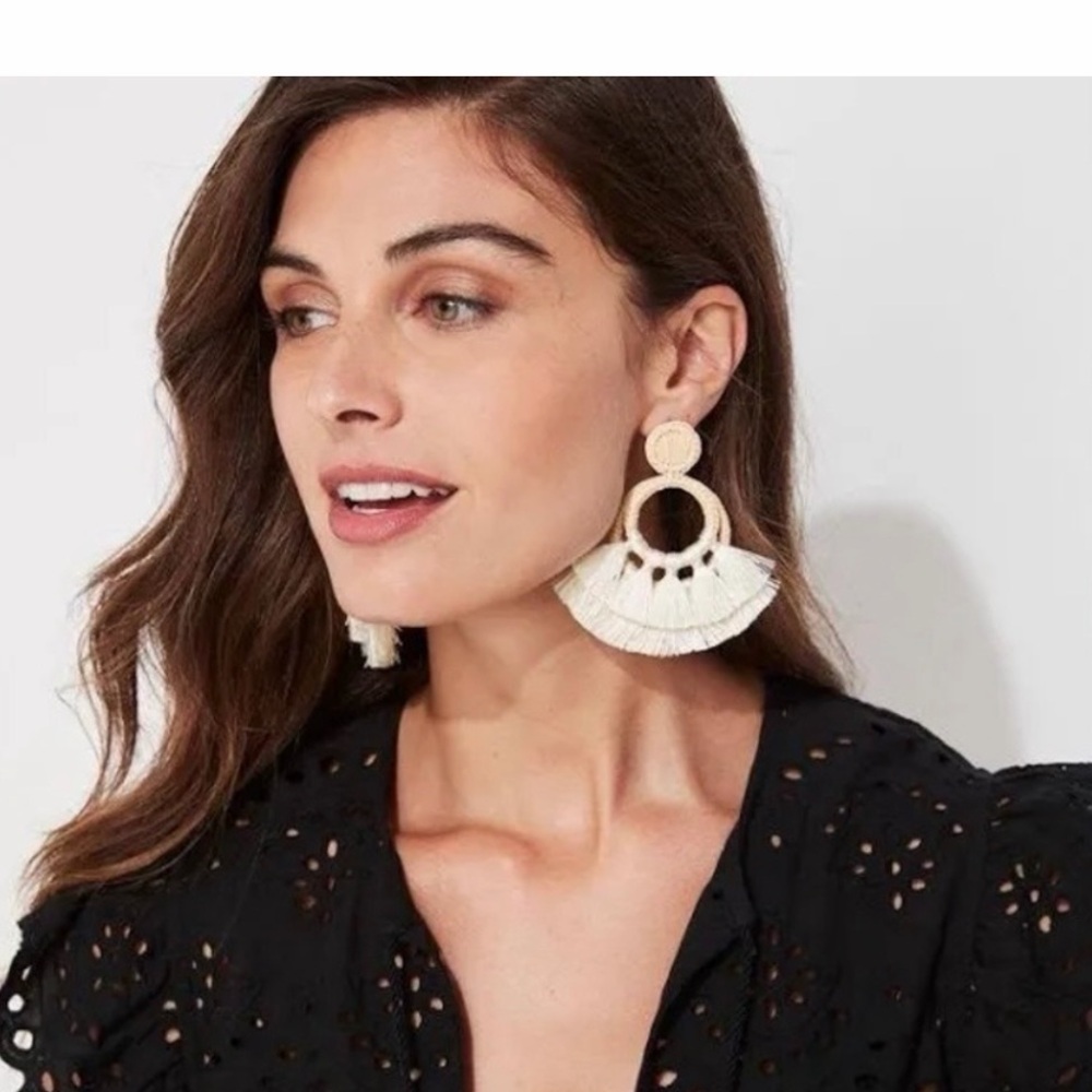 Vineyard Vines eyelet dress/cover-up. - Picture 2 of 5